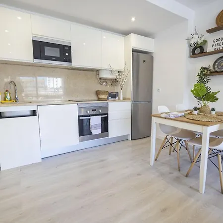 Contemporary Sandy Flat - Terrace & Seaside Apartamento