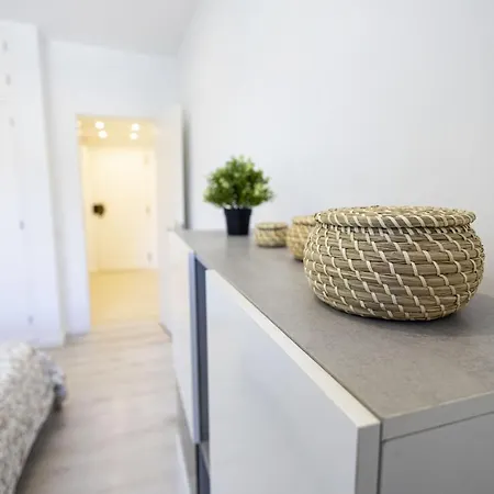 Contemporary Sandy Flat - Terrace & Seaside *