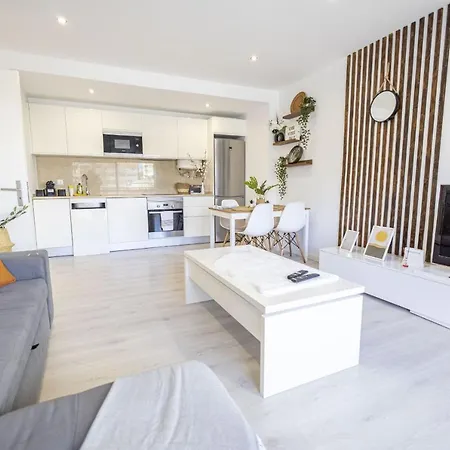 Contemporary Sandy Flat - Terrace & Seaside Apartamento *