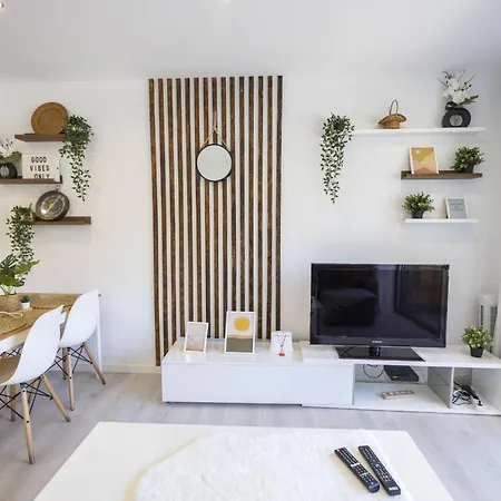 Contemporary Sandy Flat - Terrace & Seaside