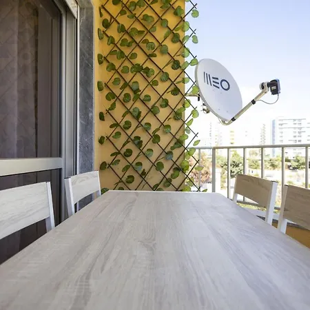 Contemporary Sandy Flat - Terrace & Seaside *